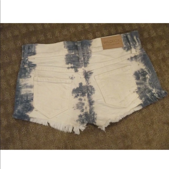 WILDFOX Lara Mid Rise Denim Cutoff Shorts Tie Dye - Picture 3 of 3